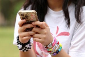 Trabalho por aplicativo, redes sociais e Marx: como revisar sociologia para vestibulares e Enem
