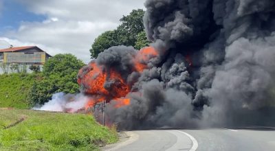 Baú de caminhão pega fogo e interdita alça de acesso da SP-340 em Campinas