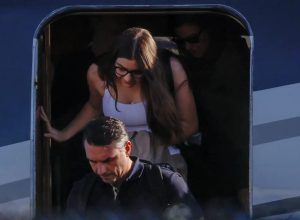 Flávio Bolsonaro chega aos Estados Unidos depois de fugir do Brasil