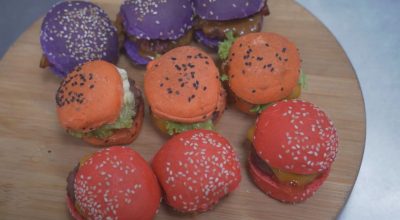 Halloween: aprenda a fazer mini-hambúrgueres com doce de leite e bacon e geleia de pimenta