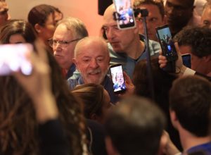 Lula agradece votos e diz que teve de vencer intromissão vinda de fora