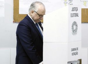 Vontade das urnas precisa ser respeitada, afirma Fachin após votar